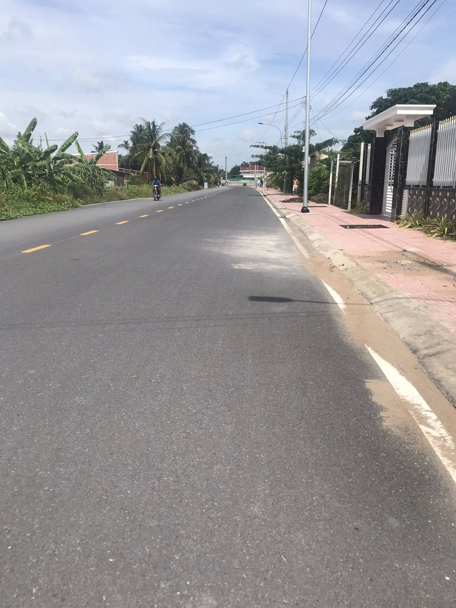 Bán đất mặt tiền đường B2, sau lưng công ty may Việt Tân, giá 300tr/m ngang, pháp lý rõ, cơ hội đầu tư cao.